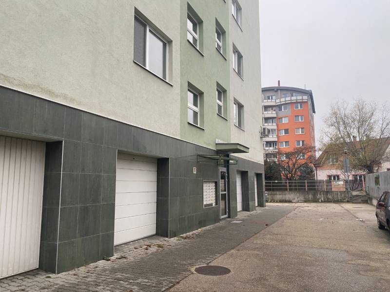 garaz_prenajom_PodunajskeBiskupice_ViNireal_nehnutelnosti